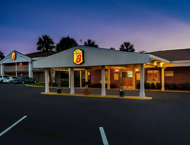 Super 8 by Wyndham Lake City hotel detail image 3