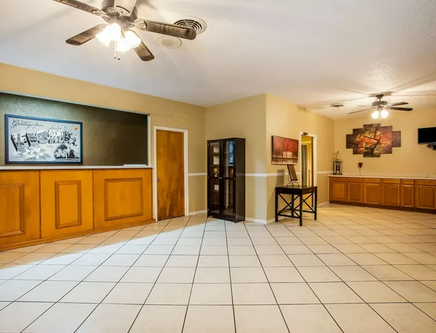 Super 8 by Wyndham Lake City hotel detail image 4