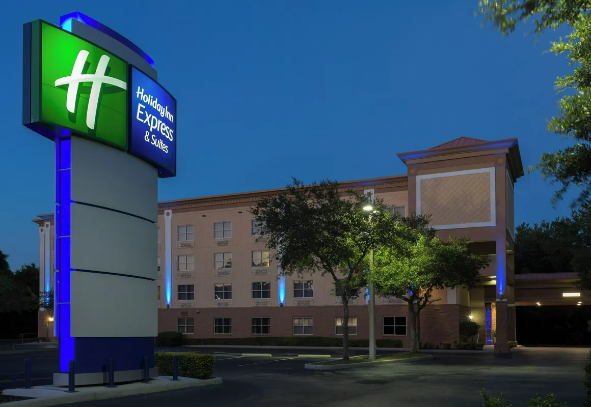 Holiday Inn Express Suites Plant City by IHG hotel hero