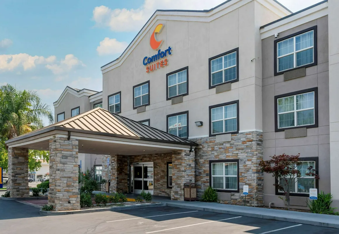 Comfort Suites Downtown Sacramento hotel hero