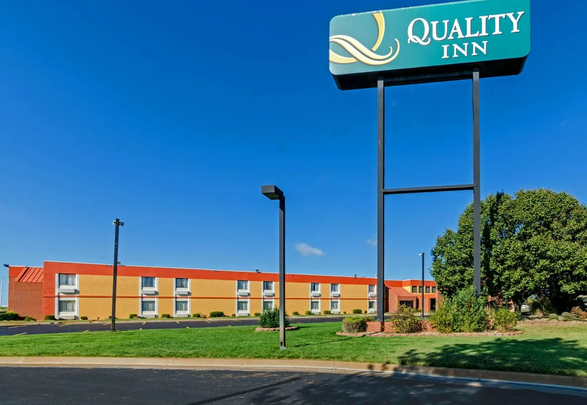 Quality Inn South hotel hero