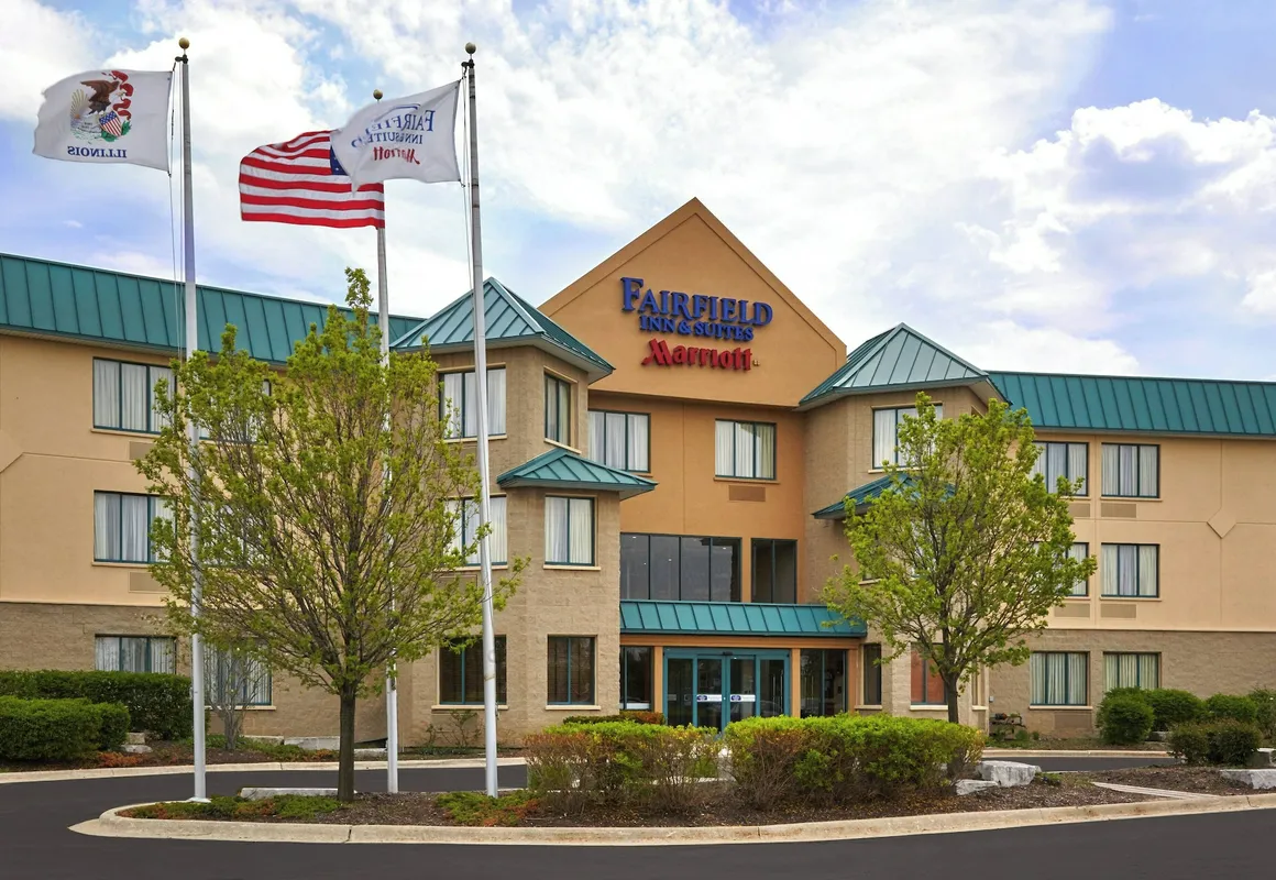 Fairfield Inn & Suites by Marriott Lombard hotel hero