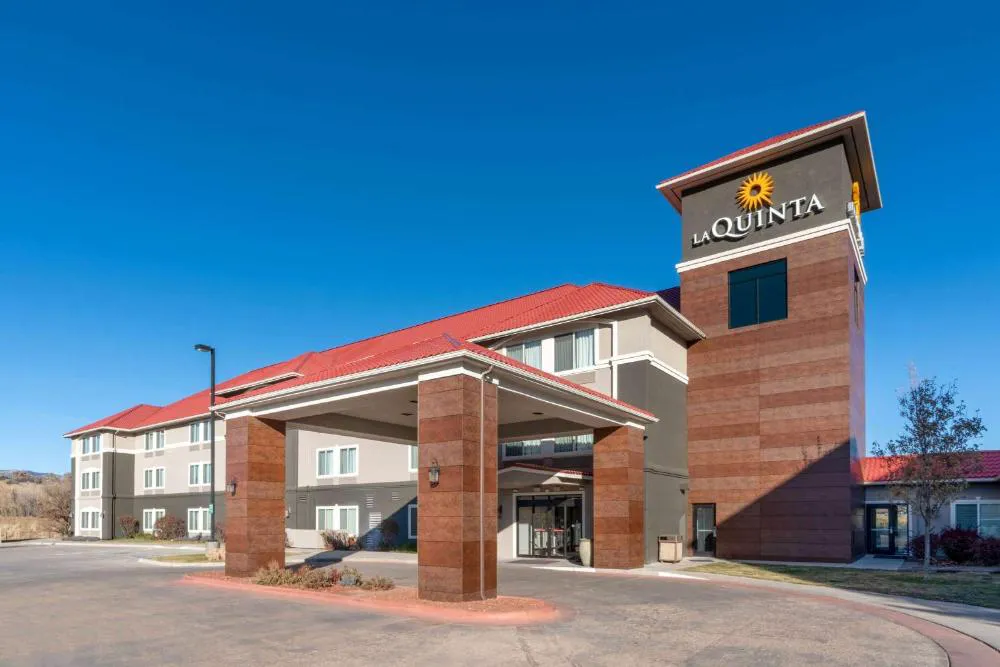 La Quinta Inn & Suites by Wyndham Rifle hotel hero