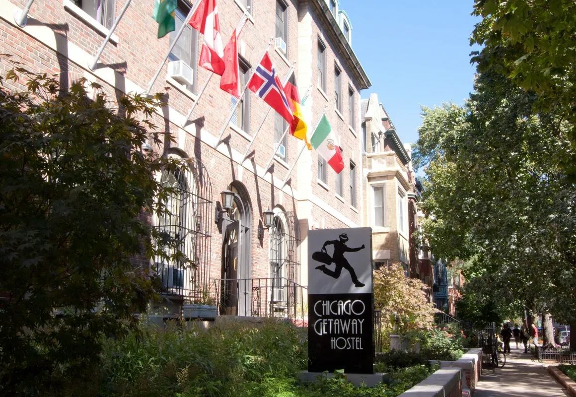 Chicago Getaway Hostel hotel hero