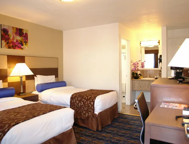 Howard Johnson by Wyndham Berkeley hotel detail image 1