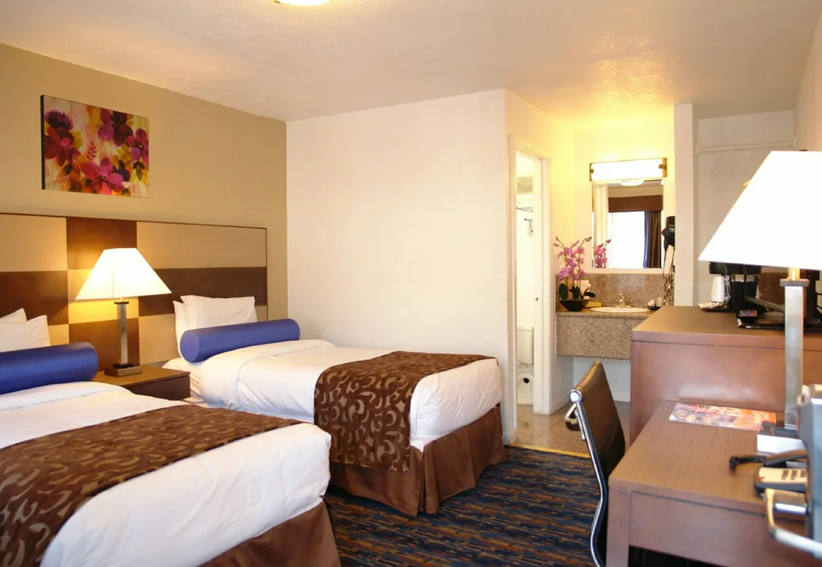 Howard Johnson by Wyndham Berkeley hotel hero