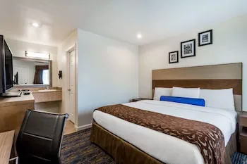 Howard Johnson by Wyndham Berkeley hotel detail image 2