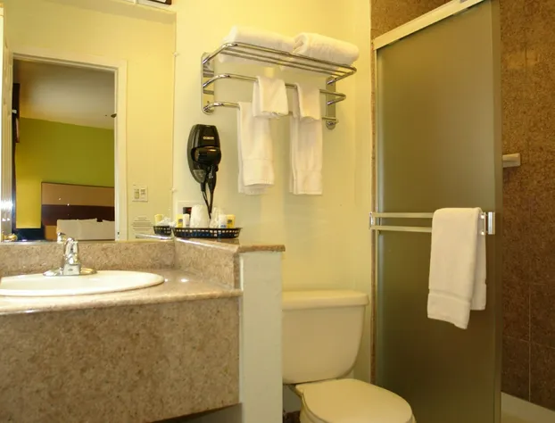 Howard Johnson by Wyndham Berkeley hotel detail image 3