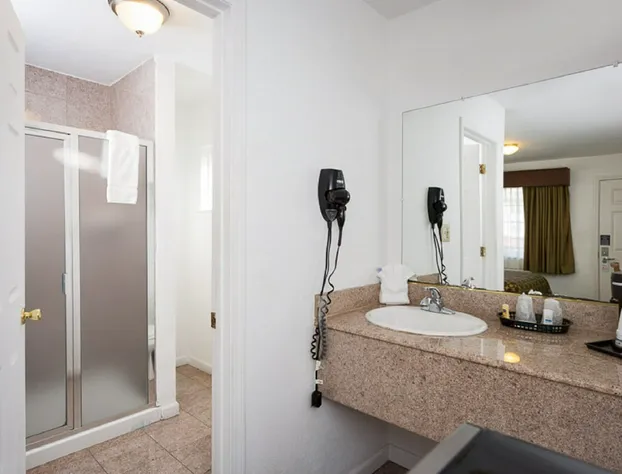 Howard Johnson by Wyndham Berkeley hotel detail image 4