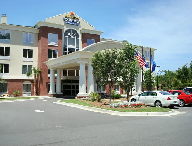 Holiday Inn Express Hotel & Suites Charleston-North by IHG hotel detail image 3