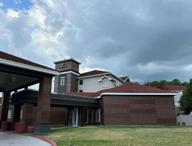 La Quinta Inn & Suites by Wyndham Birmingham Homewood hotel detail image 1