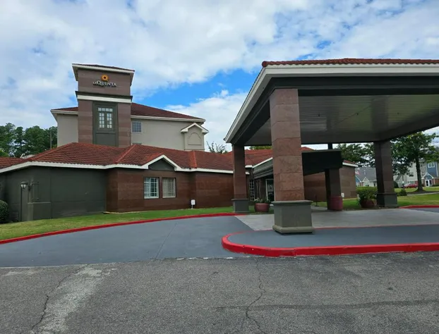 La Quinta Inn & Suites by Wyndham Birmingham Homewood hotel detail image 2