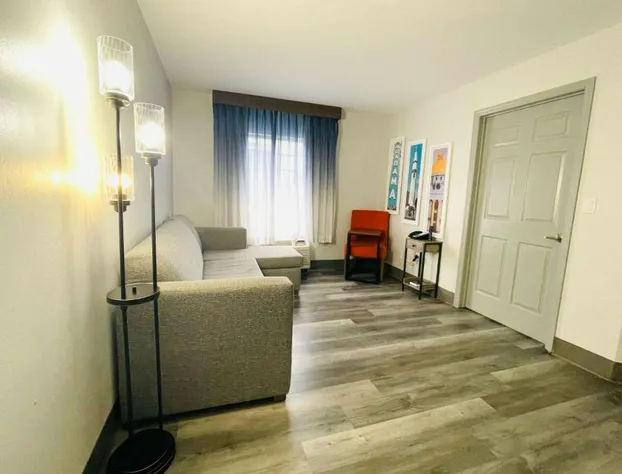 La Quinta Inn & Suites by Wyndham Birmingham Homewood hotel detail image 3