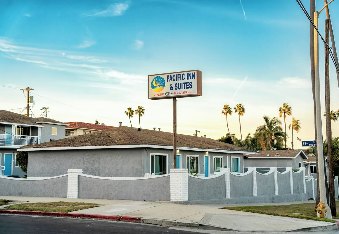 Pacific Inn & Suites hotel hero