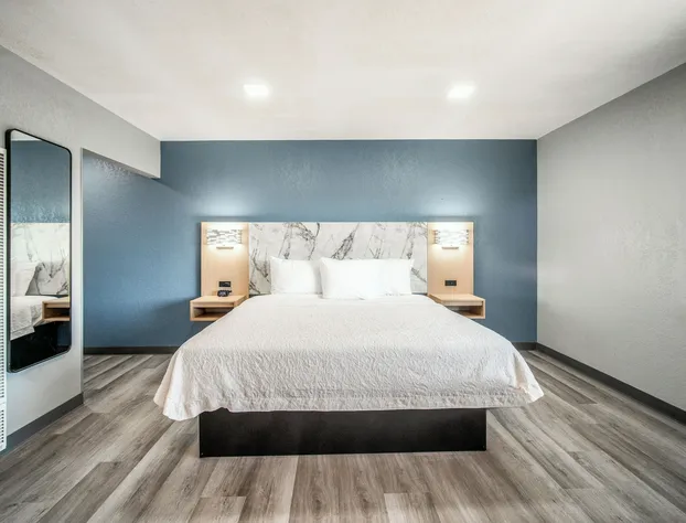 Pacific Inn & Suites hotel detail image 4