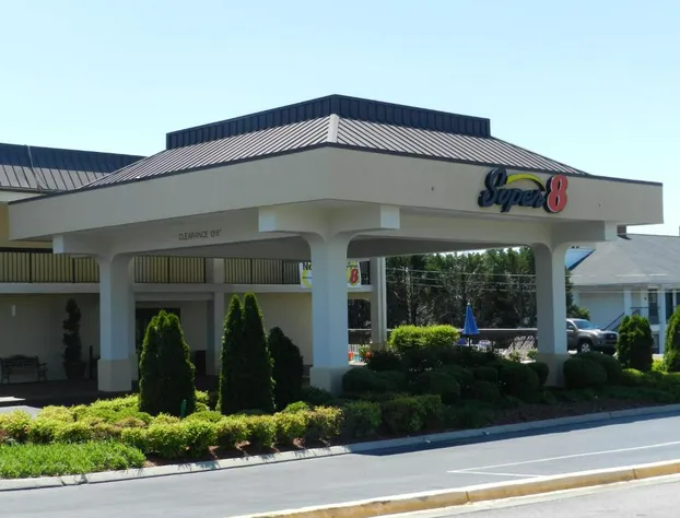Super 8 by Wyndham Calhoun hotel detail image 1