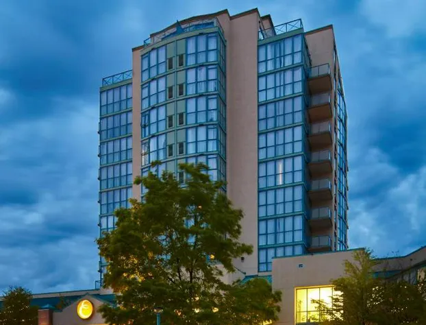 Executive Plaza Hotel Metro Vancouver hotel detail image 1