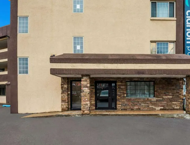 Clarion Pointe Downtown hotel detail image 1