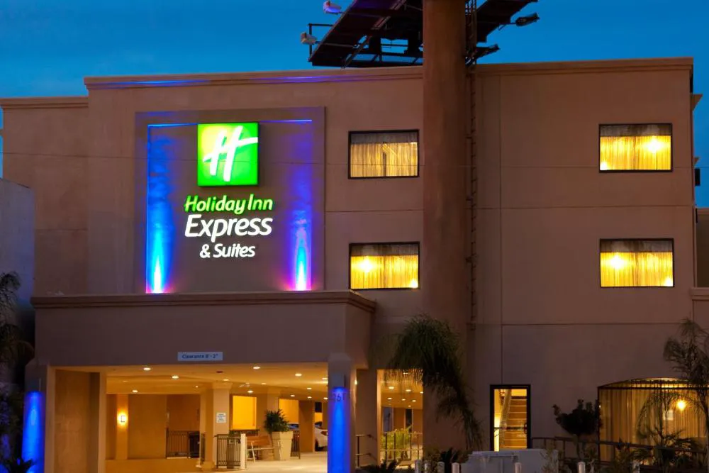 Holiday Inn Express & Suites Woodland Hills by IHG hotel hero