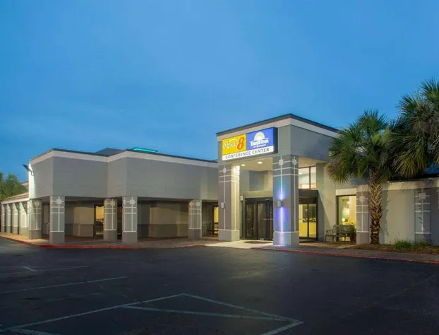 Days Inn by Wyndham Mobile I-65 hotel detail image 3