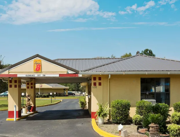 Super 8 by Wyndham Chipley hotel detail image 1