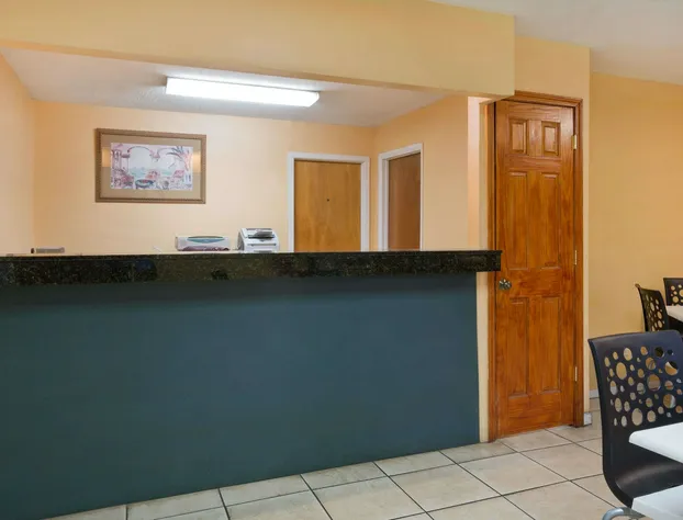 Super 8 by Wyndham Chipley hotel detail image 3