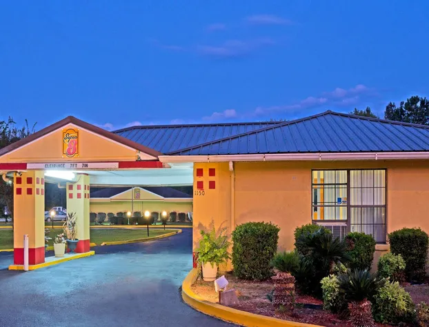 Super 8 by Wyndham Chipley hotel detail image 1