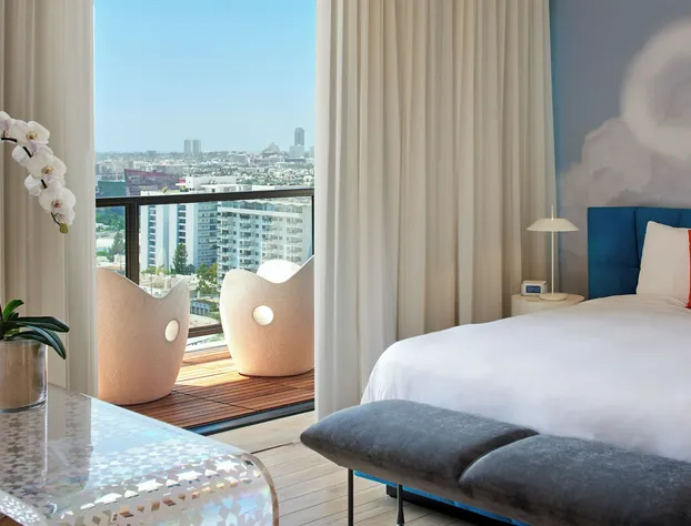 The Valorian Los Angeles, Curio Collection by Hilton hotel detail image 4