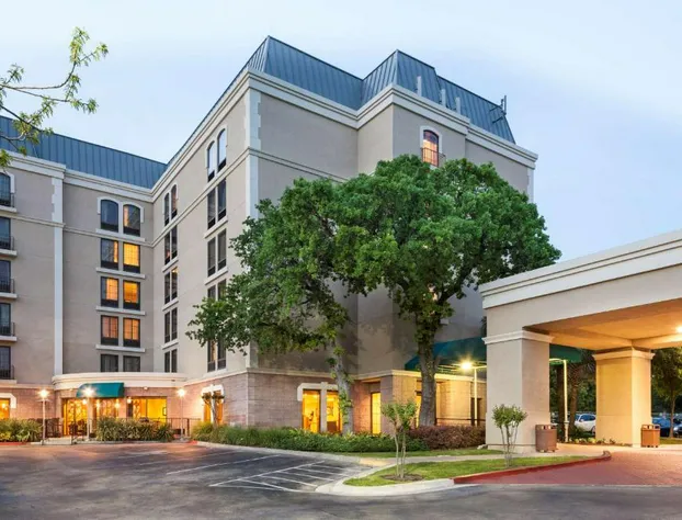 DoubleTree by Hilton Austin - University Area hotel detail image 1
