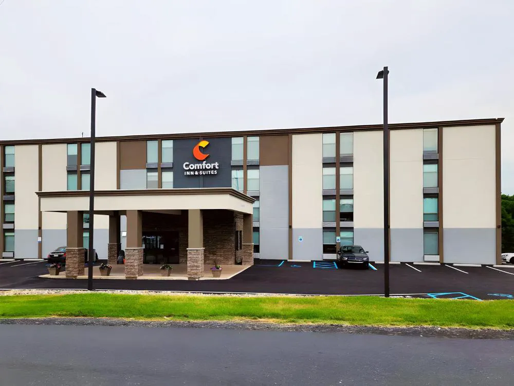 Comfort Inn & Suites Wyomissing/Reading hotel hero
