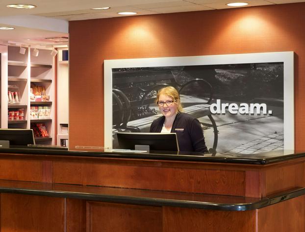 Hampton Inn & Suites Pittsburgh-Meadow Lands hotel detail image 3
