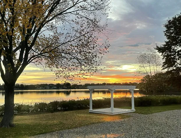 Lakeside Inn hotel detail image 1