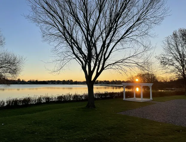 Lakeside Inn hotel detail image 4