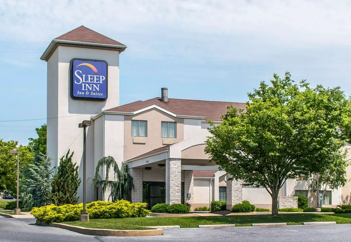 Sleep Inn & Suites of Lancaster County hotel hero