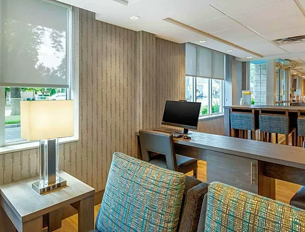 Comfort Suites Downtown Windsor hotel detail image 3