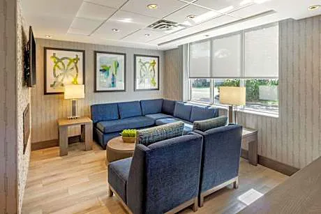 Comfort Suites Downtown Windsor hotel detail image 4