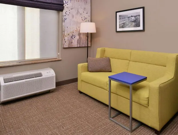 Hampton Inn & Suites Woodland-Sacramento Area hotel detail image 4