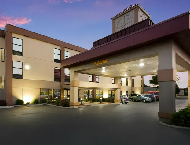 Red Roof Inn & Suites Columbus - West Broad hotel detail image 2