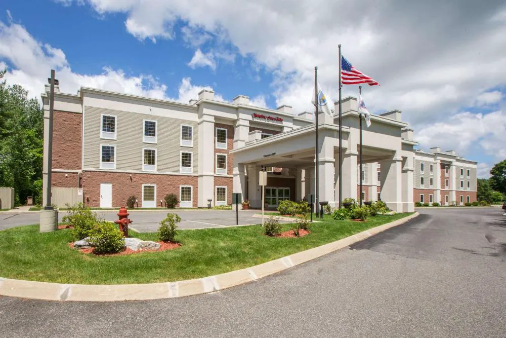Hampton Inn & Suites Berkshires-Lenox hotel hero