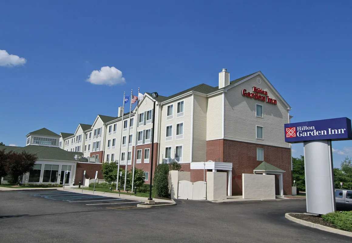 Hilton Garden Inn Westbury hotel hero