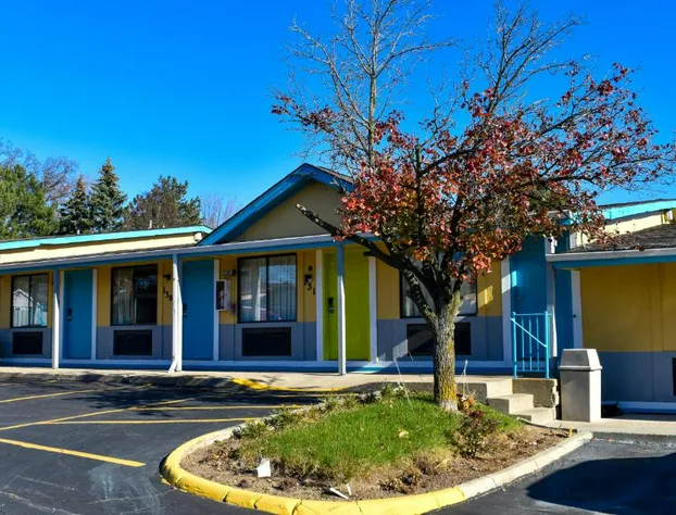 Rodeway Inn Auburn Hills - Detroit hotel detail image 2