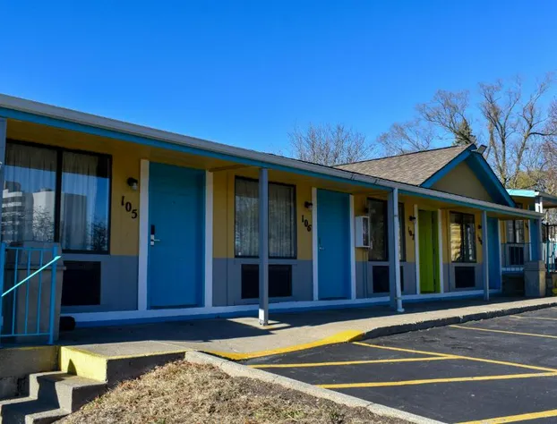 Rodeway Inn Auburn Hills - Detroit hotel detail image 1
