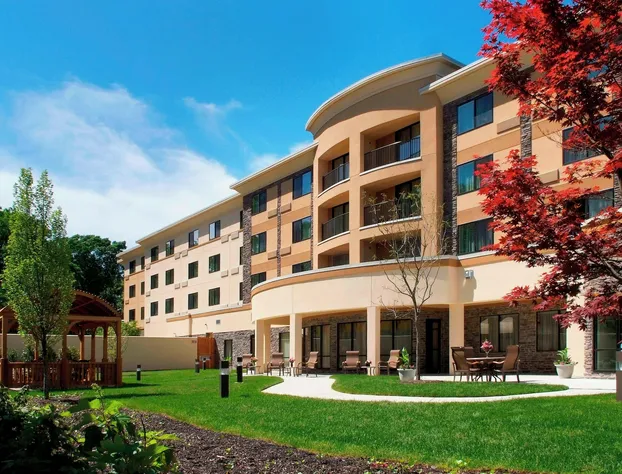 Courtyard by Marriott Paramus hotel detail image 1