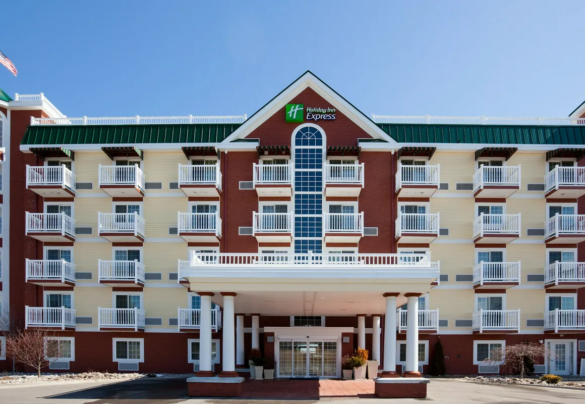 Holiday Inn Express & Suites Petoskey by IHG hotel hero