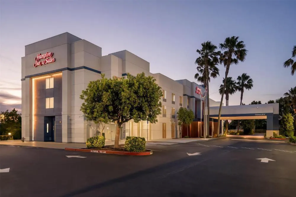 Hampton Inn & Suites Lathrop hotel hero