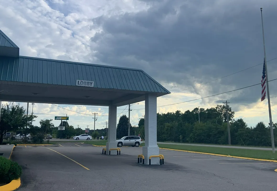 Fall Creek Inn hotel hero