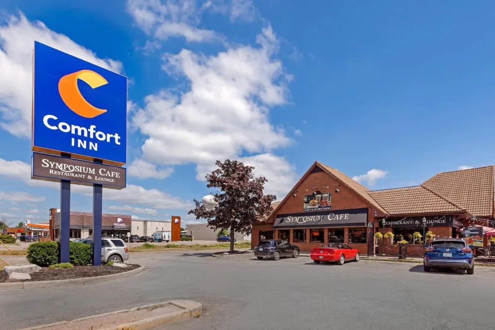 Comfort Inn Brantford hotel hero