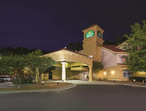 La Quinta Inn & Suites by Wyndham Univ Area Chapel Hill hotel detail image 1