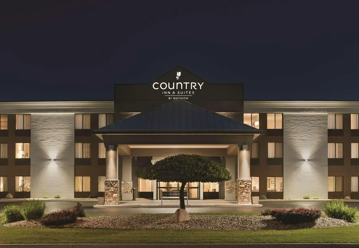 Country Inn & Suites by Radisson, Mt. Pleasant-Racine West, WI hotel hero