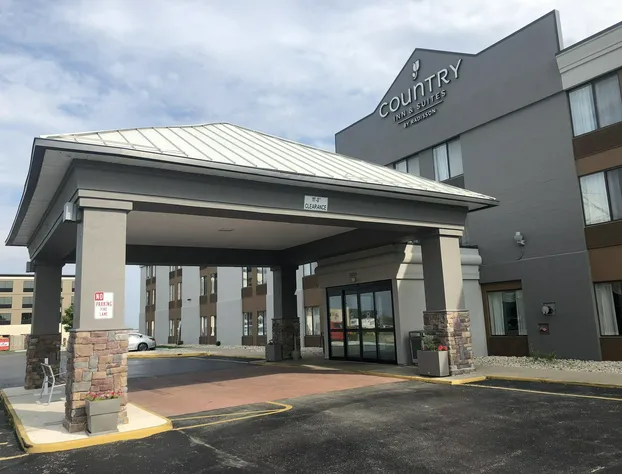 Country Inn & Suites by Radisson, Mt. Pleasant-Racine West, WI hotel detail image 2